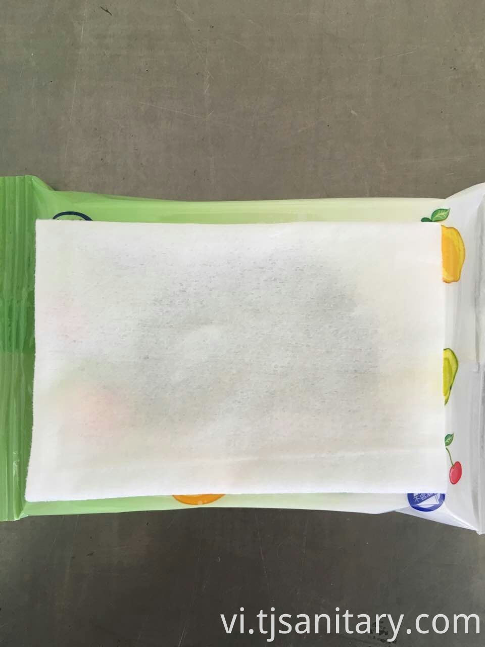 20 pieces per pack wet wipes